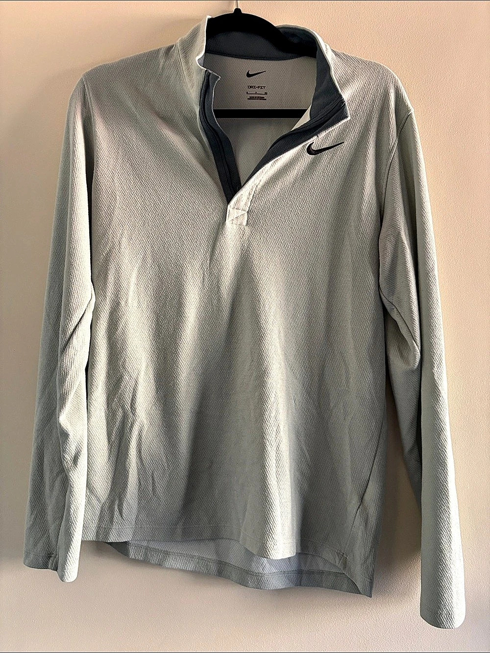 Nike Men'Small Quarter-Zip Dri-FIT Pullover Gray/Sage Small